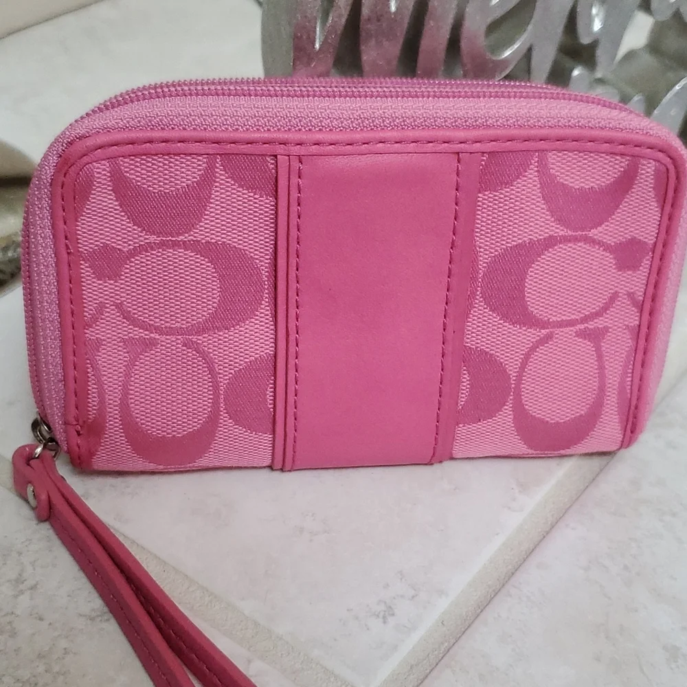 💕💖 COACH Pink Wrislet Wallet 💖💕 - Picture 6 of 12